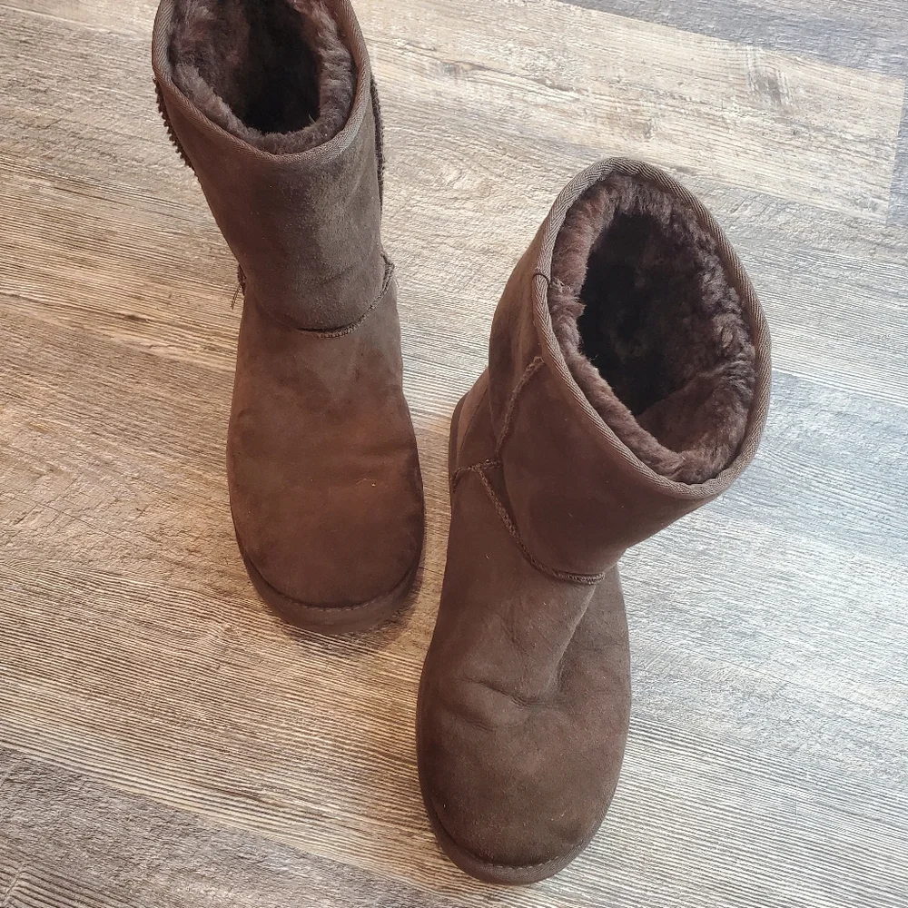 UGG classic short suede leather brownstone winter boots women size 9